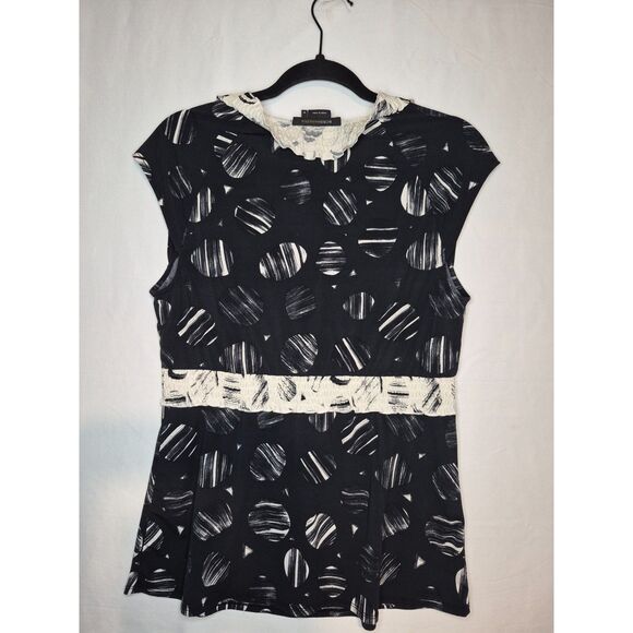 BCBG MAXAZRIA black and white sleeveless ruffle blouse Woman's Size Medium - Picture 2 of 4